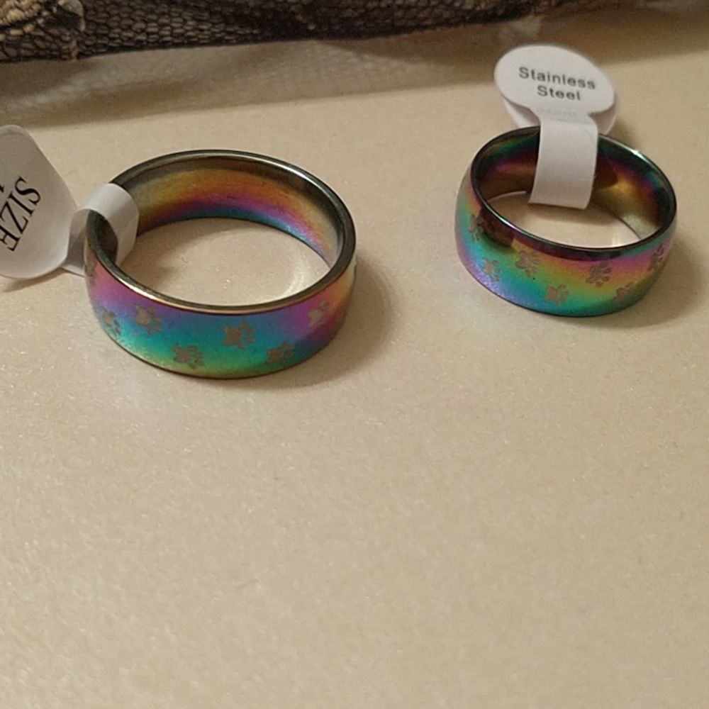 π3/$12 Iridescent Paw Print Band Ring! - Picture 4 of 4